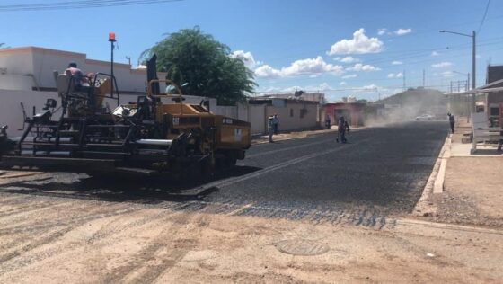 Continúan las obras de pavimentación en Caborca